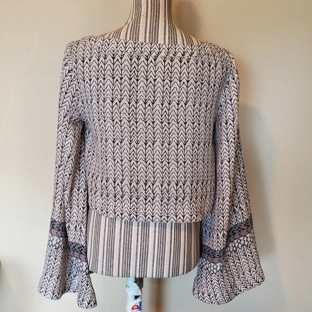 Free People XS navy cream Geometric Chevron Bell Sleeve Cropped Blouse‎ Top